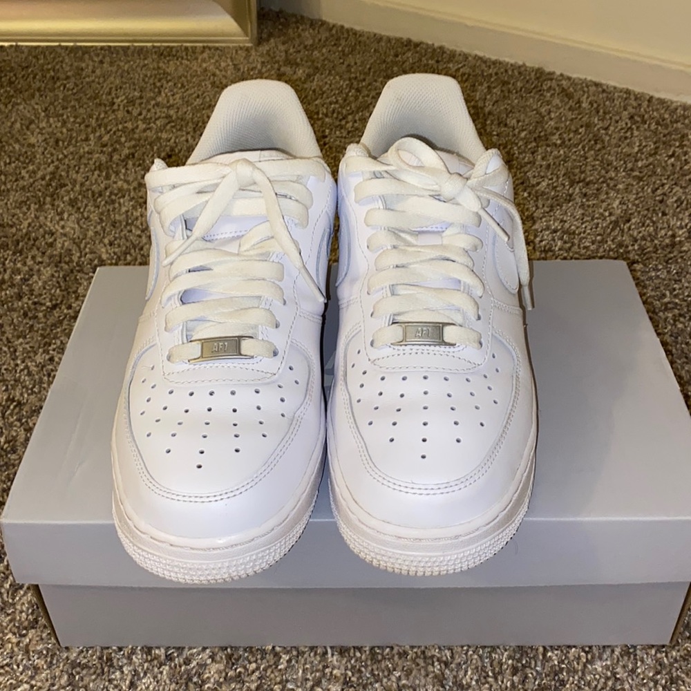 NIKE AIR FORCE 1